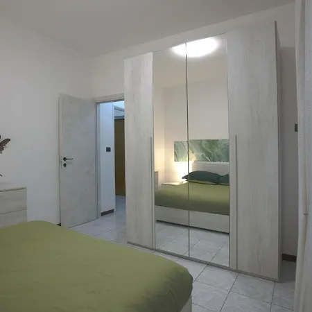 Di Lecco - Parcheggio Gratuito - Stazione Ferroviaria Appartement