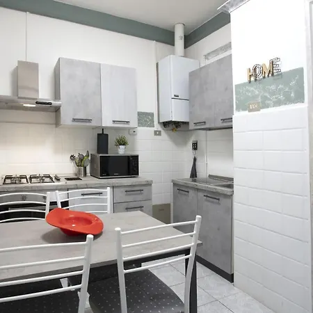 Di Lecco - Parcheggio Gratuito - Stazione Ferroviaria Apartment *