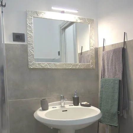 Apartment Di Lecco - Parcheggio Gratuito - Stazione Ferroviaria Calolziocorte