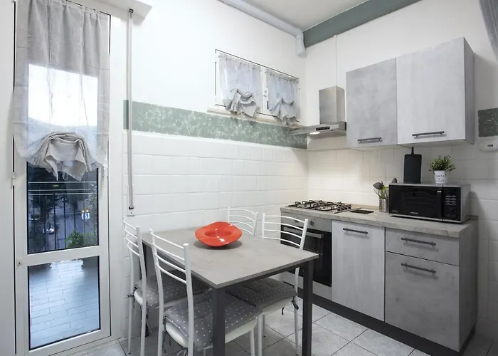 Di Lecco - Parcheggio Gratuito - Stazione Ferroviaria * Калольциокорте